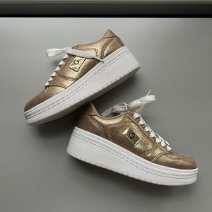 Gorgeous sneakers NWT